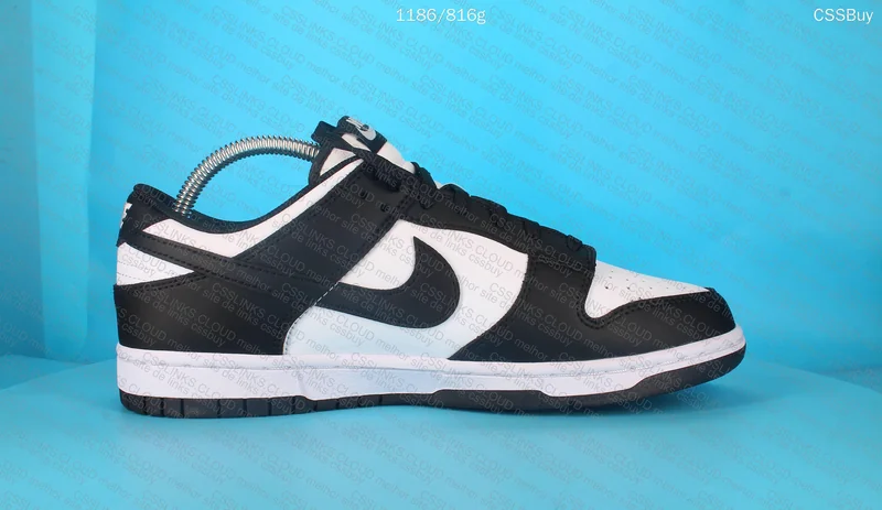 NIKE DUNK PANDA 4
