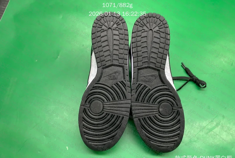 Nike Dunk Panda 4