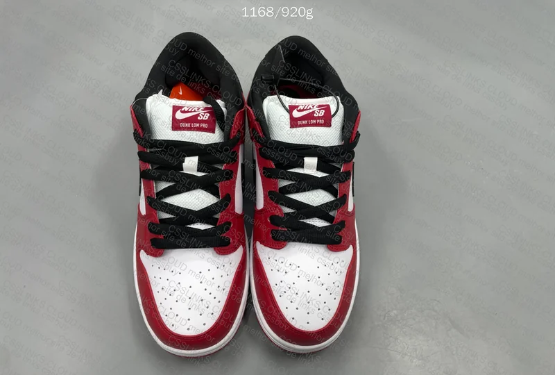 Nike Dunk SB Chicago 4