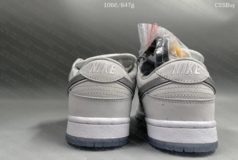 NIKE Dunk SB Lobster White 3