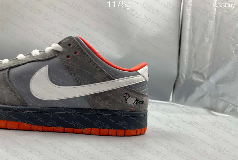 Nike Dunk SB Low NYC Pigeon