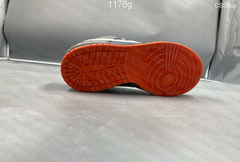 Nike Dunk SB Low NYC Pigeon 4