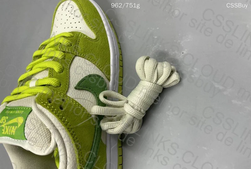 Nike Dunk SB Low Pro 'Sour Apple' 2