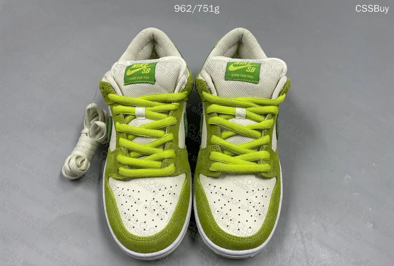 Nike Dunk SB Low Pro 'Sour Apple' 3