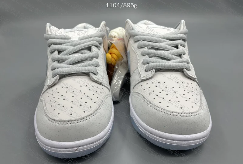 Nike Dunk SB Low "White Lobster" 2