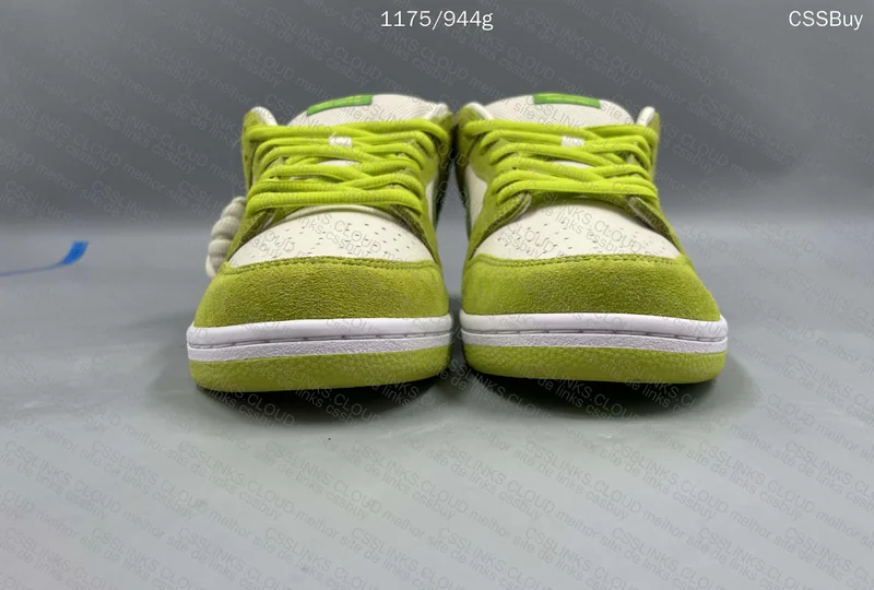 Nike Dunk SB " Sour Apple " 2