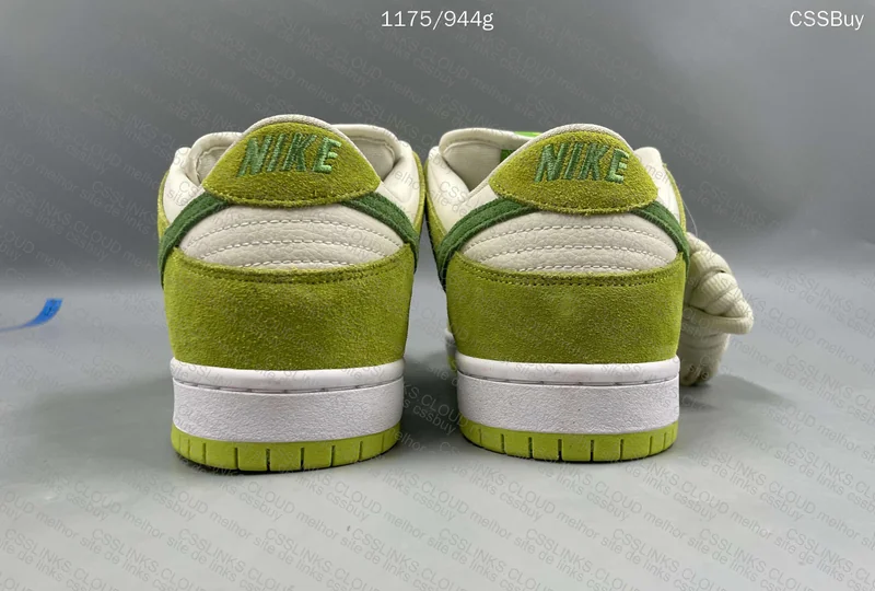 Nike Dunk SB " Sour Apple " 3