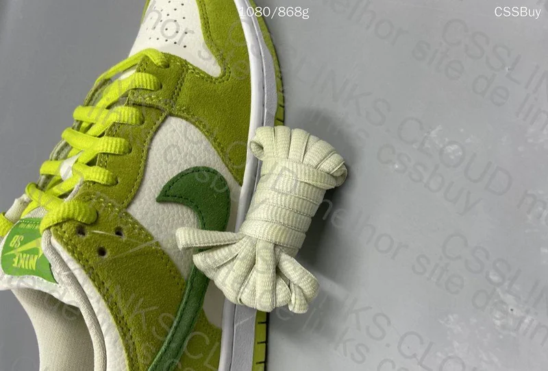 Nike Dunk SB Sour Apple 2