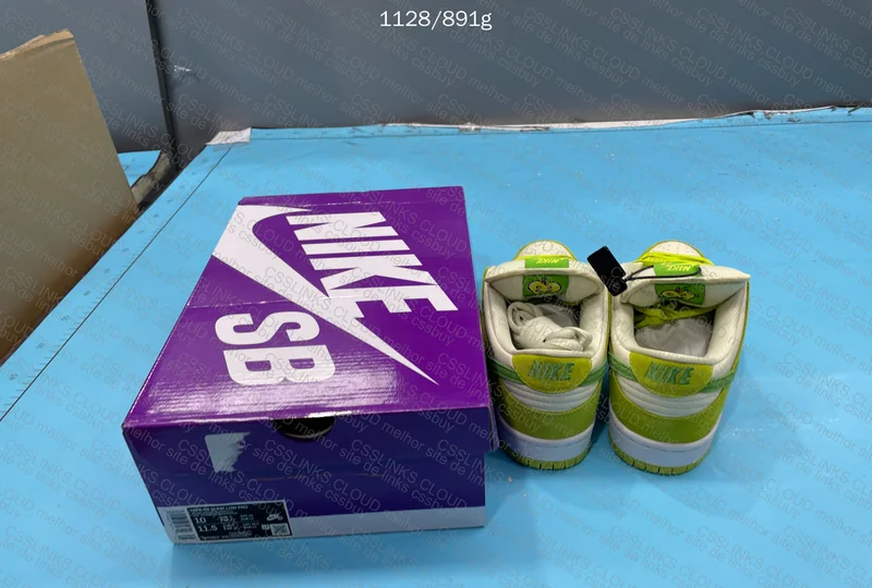 Nike Dunk SB (Sour Apple for Customer) 4