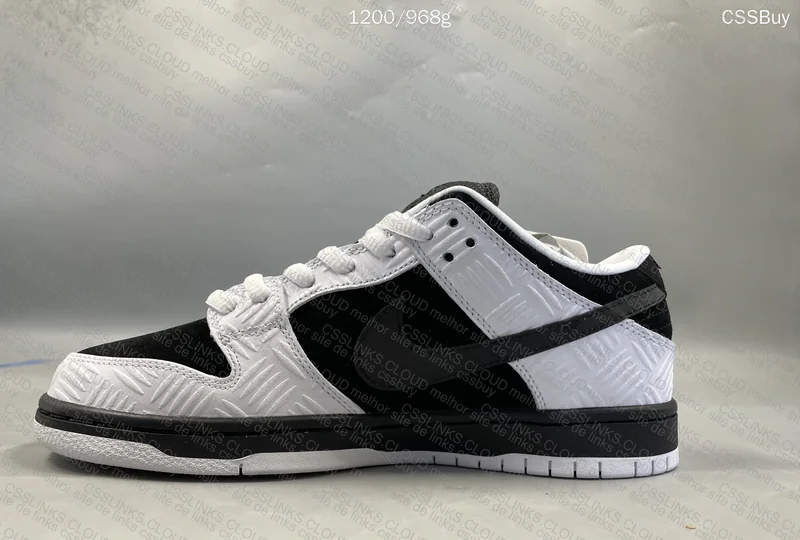 Nike Dunk SB Tightbooth 3