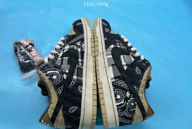 NIKE DUNK SB TRAVIS SCOTT 5