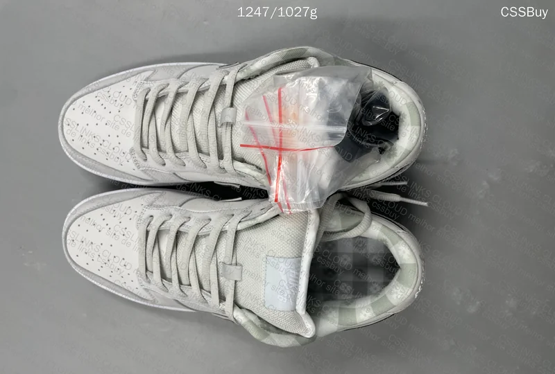 Nike Dunk SB White Lobster 6