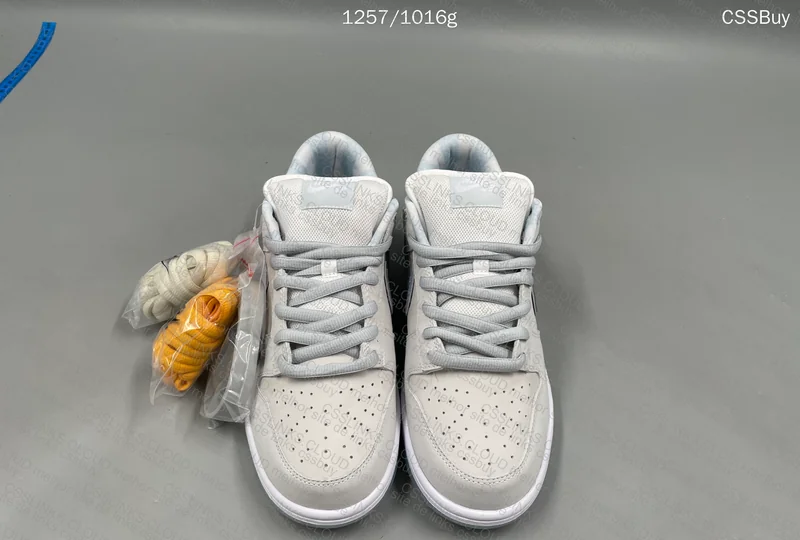 Nike Dunk SB "White Lobster"