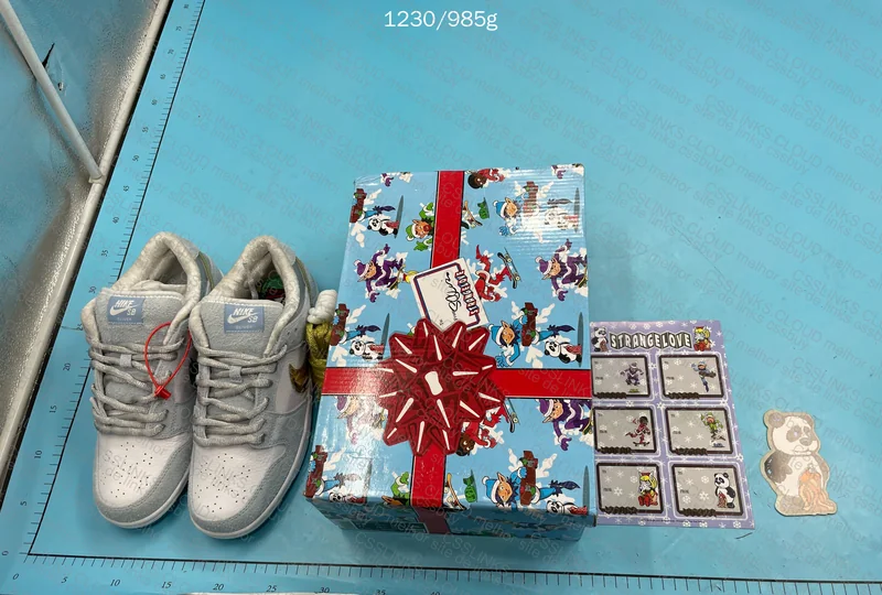 Nike Dunk Sean Cliver 3