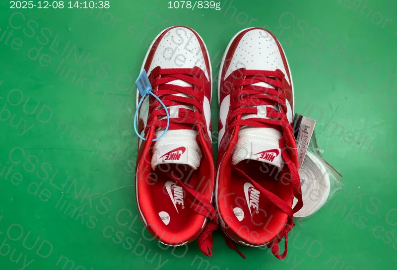 Nike dunk university red
