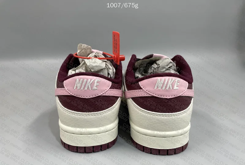 Nike Dunk Valentine's Day 2023 2