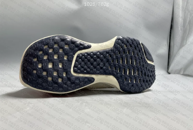 NIKE INVINCIBLE 3 3
