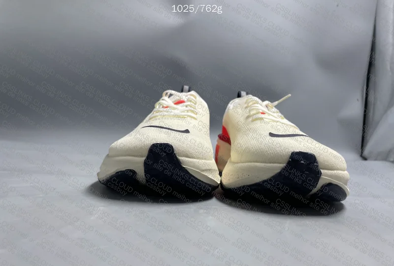 NIKE INVINCIBLE 3 6