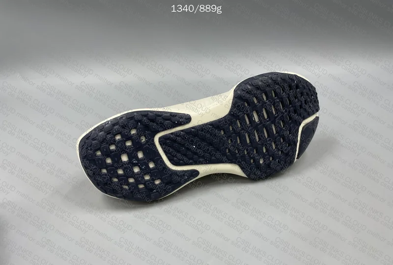 Nike Invincible Run3 9