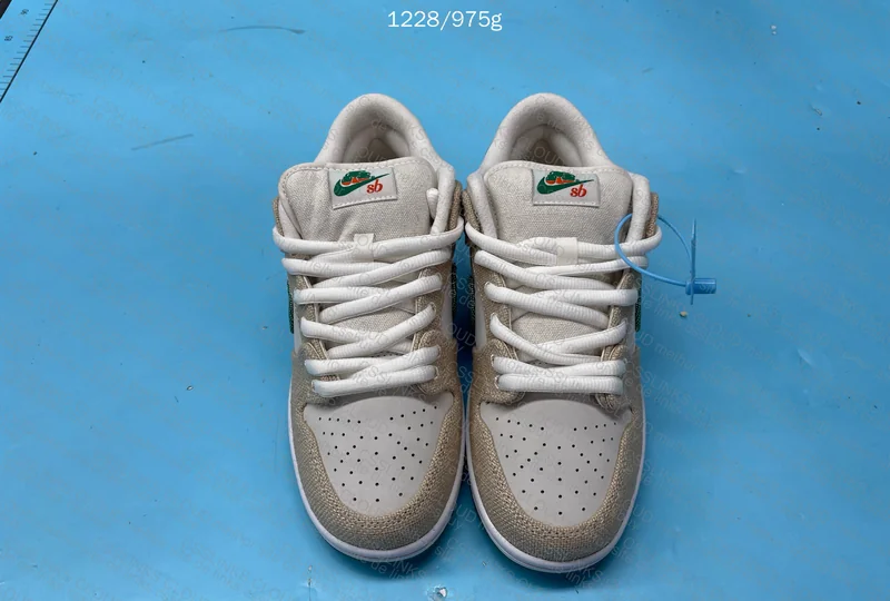 Nike Jarritos