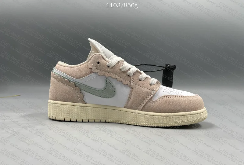 Nike Jordan 1 Low - Women's 10