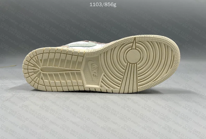 Nike Jordan 1 Low - Women's 3