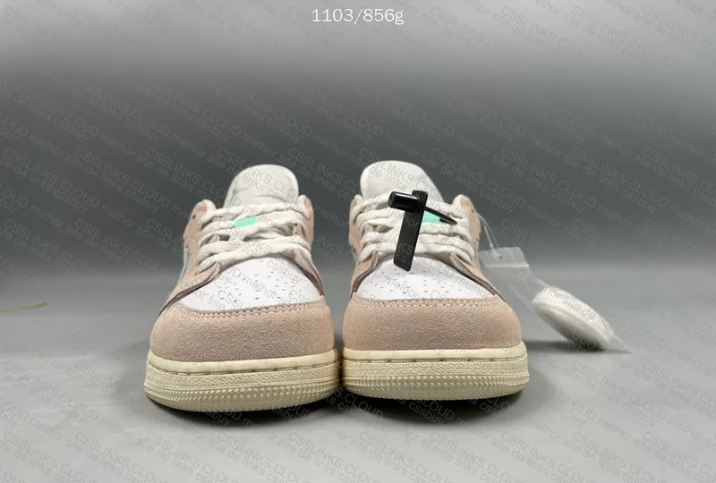 Nike Jordan 1 Low - Women's 7