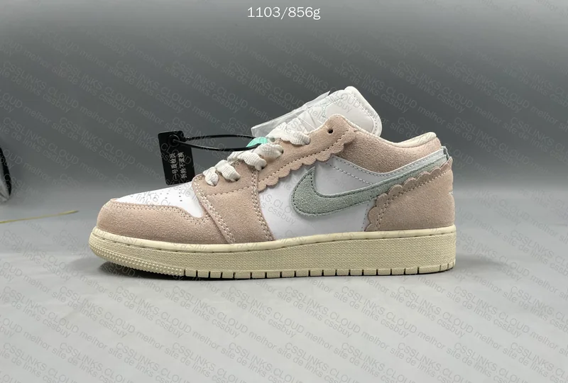 Nike Jordan 1 Low - Women's 8