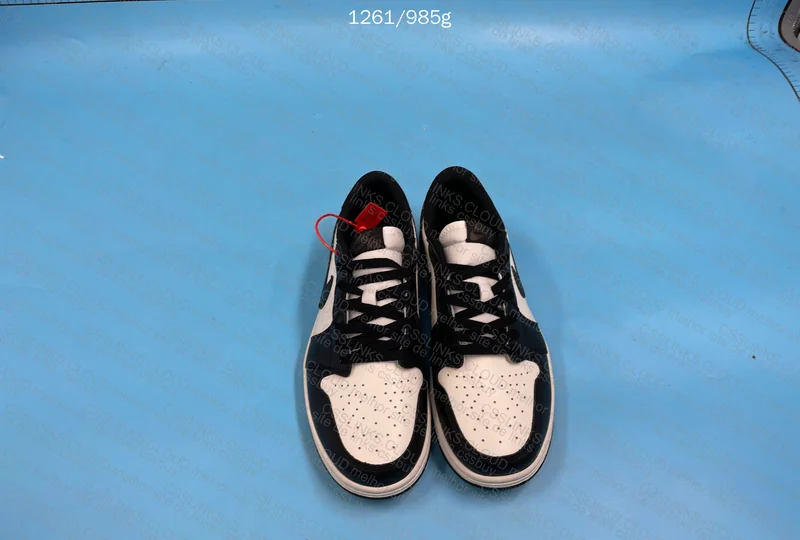 Nike Jordan 1 Retro Low OG 4