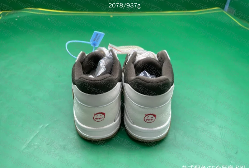 NIKE JUMPMAN 4