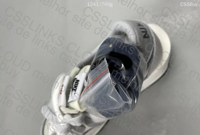 Nike LD Waffle x Sacai Summit white 4