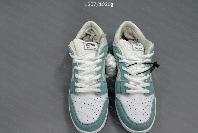 Nike SB Dunk April