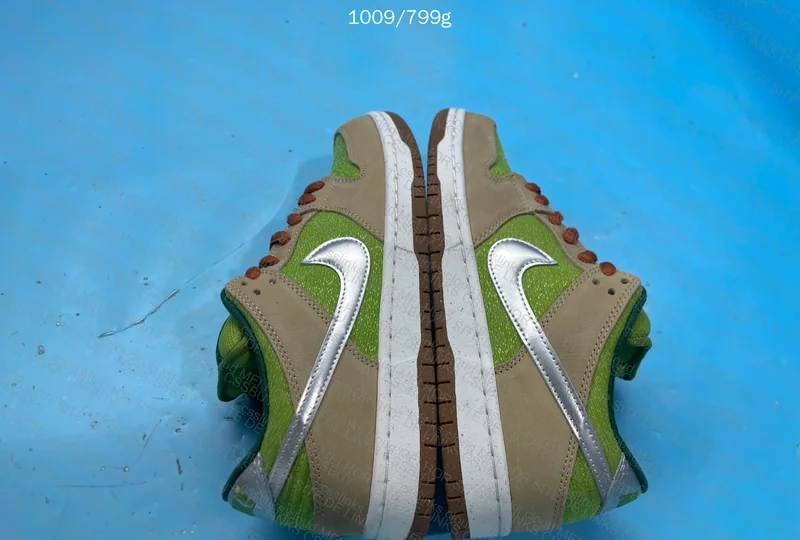 Nike SB Dunk Low 3