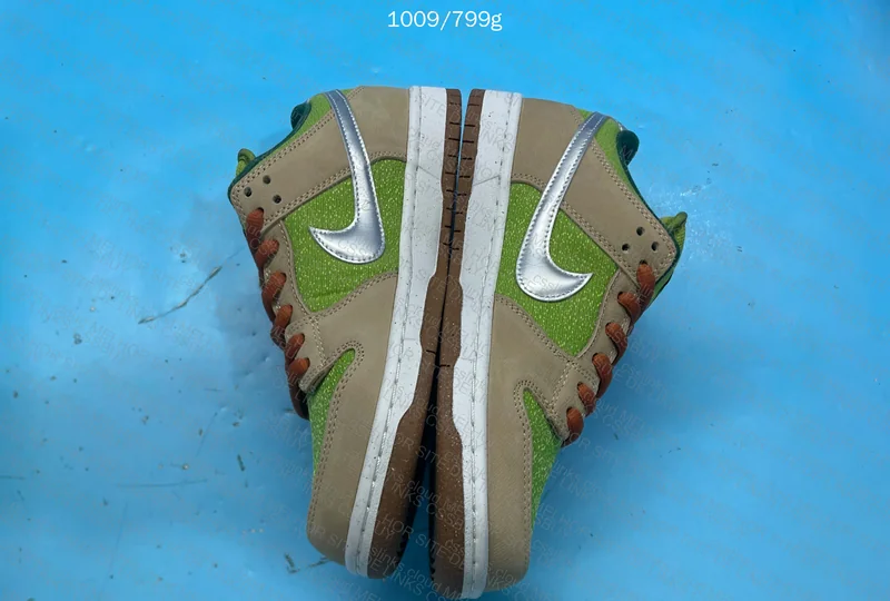 Nike SB Dunk Low 6