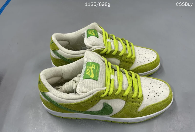 Nike SB Dunk Low Apple