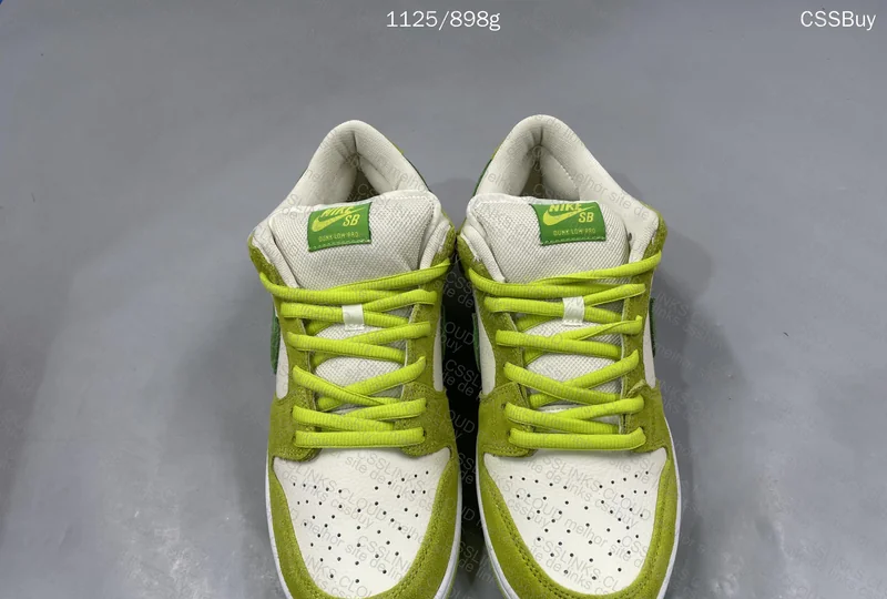 Nike SB Dunk Low Apple 2