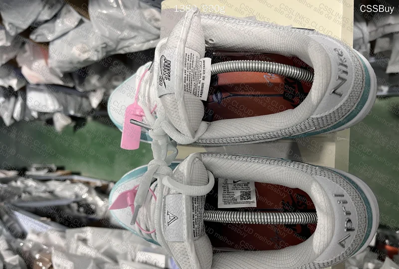 Nike SB Dunk Low April