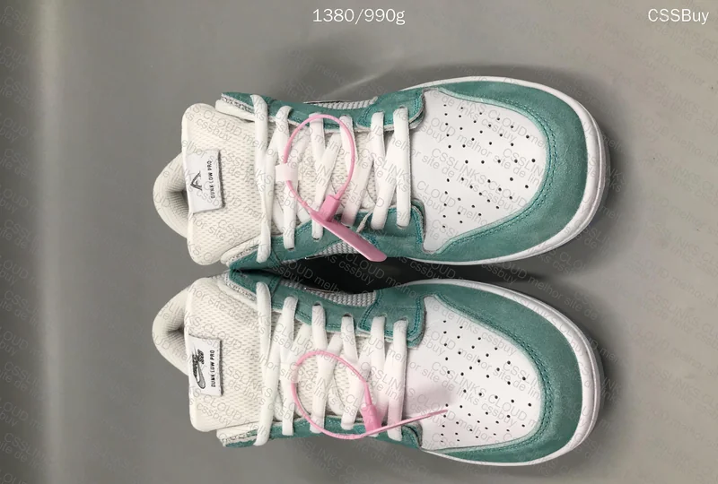 Nike SB Dunk Low April 2