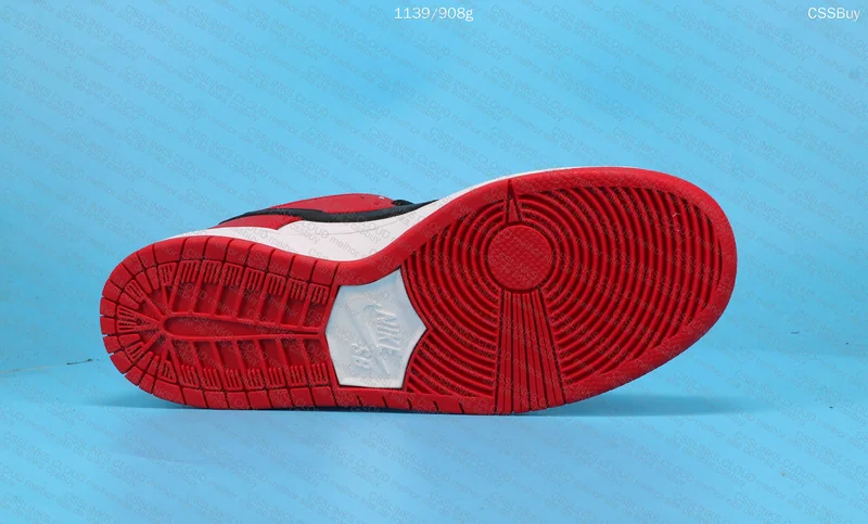 NIKE SB DUNK LOW CHICAGO 10