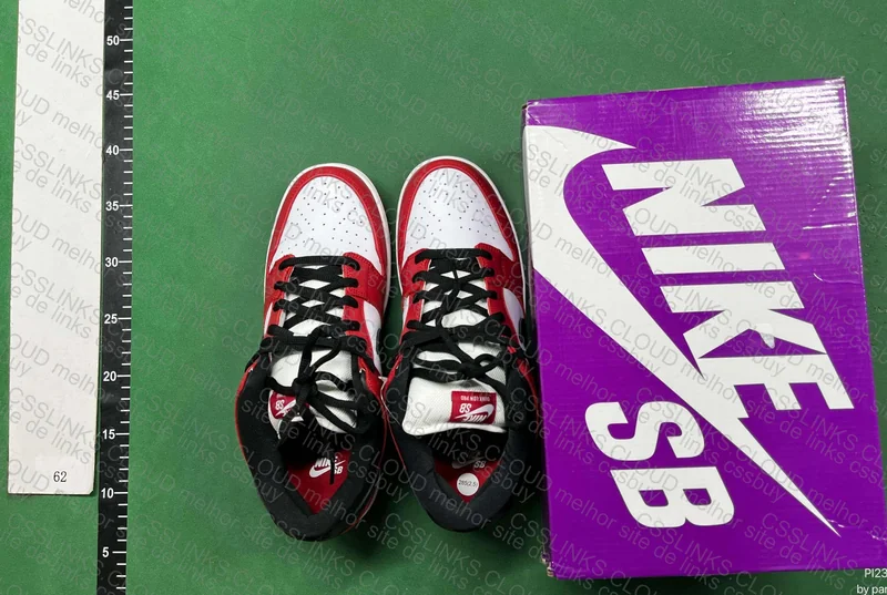 Nike SB Dunk Low Chicago