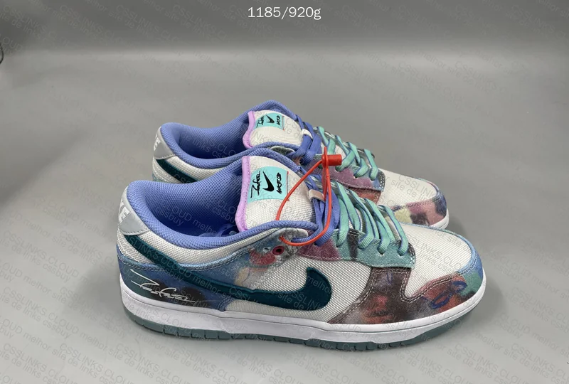 Nike SB Dunk Low Futura Laboratories