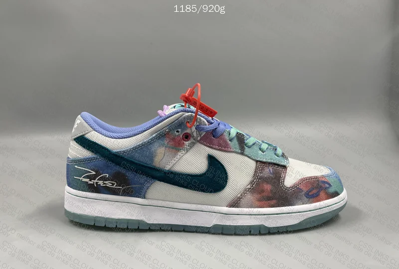 Nike SB Dunk Low Futura Laboratories 3