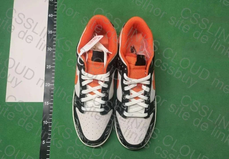 Nike SB Dunk Low (Halloween)