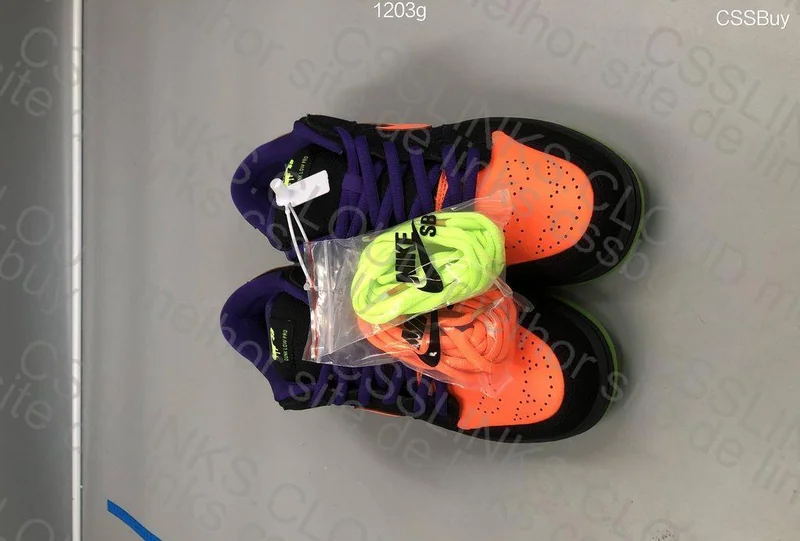 Nike SB Dunk Low - Night of Mischief Halloween 2