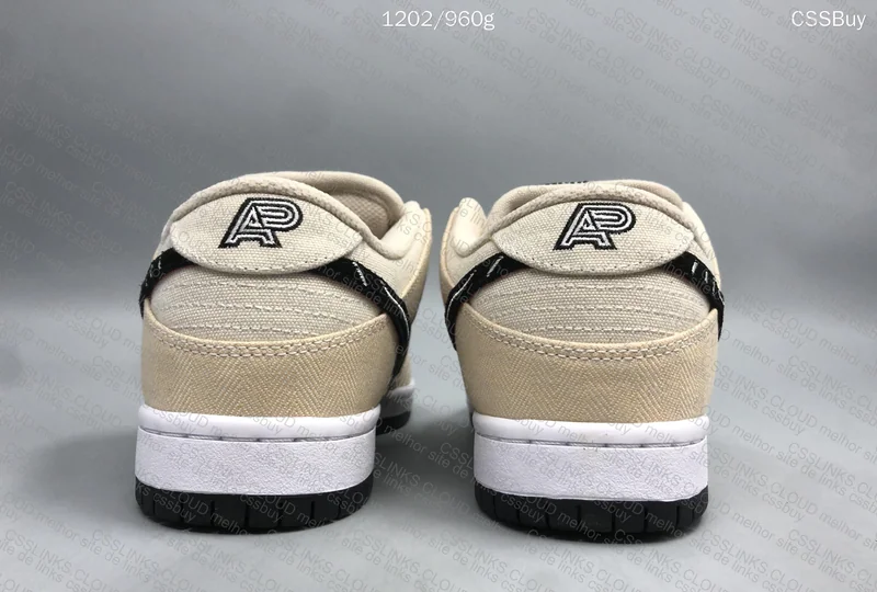 Nike SB Dunk Low Pearl White X Albino & Black 3