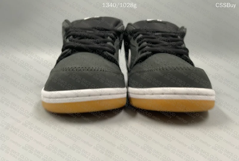 Nike SB Dunk Low Pro Black Gum 2