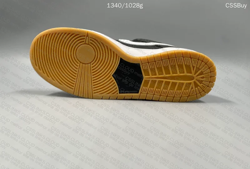 Nike SB Dunk Low Pro Black Gum 5