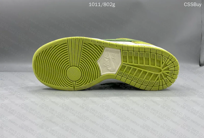 Nike SB Dunk Low Pro Sour Apple 6