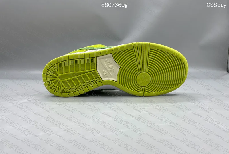 Nike SB Dunk Low Pro Sour Apple 10