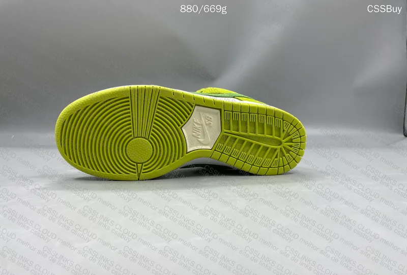 Nike SB Dunk Low Pro Sour Apple 5